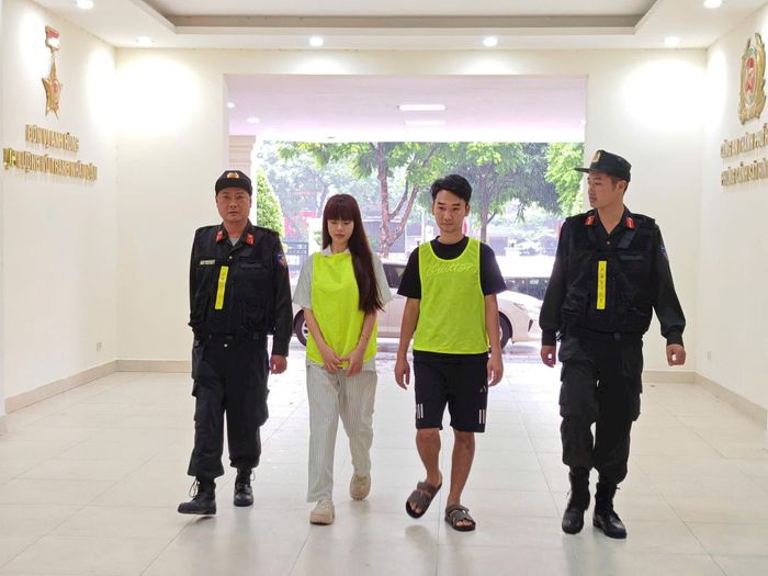 Vợ chồng Nguyễn Thị Hương, Vũ Hải Long được Cơ quan Công an triệu tập. Ảnh: Công an thành phố Hà Nội