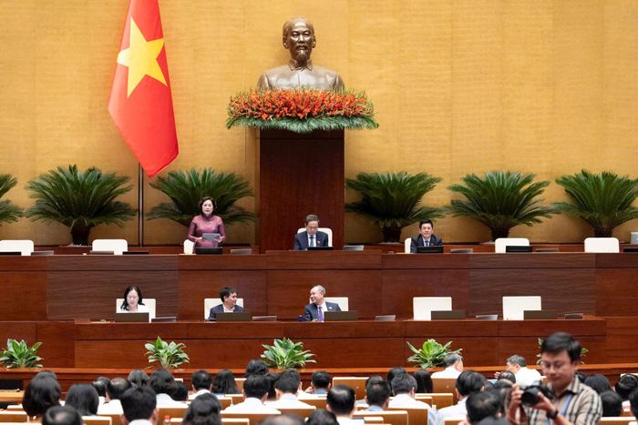 Chủ tọa điều hành phiên làm việc chiều 22-8. Ảnh: media.quochoi.vn