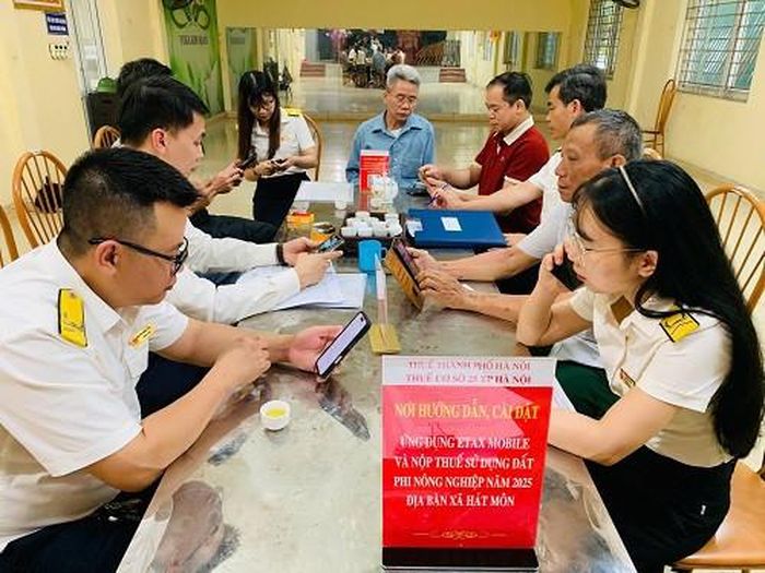 Người nộp thuế sẽ được giảm một bước giấy tờ khi làm thủ tục hành chính. Ảnh: CTV