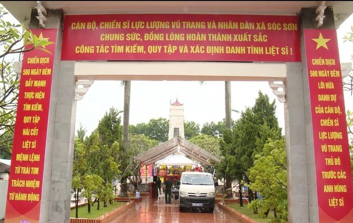 Xã Sóc Sơn huy động lực lượng, vượt mọi khó khăn, triển khai công tác tổ chức lấy mẫu sinh phẩm bảo đảm quy trình. Ảnh: Hằng Việt