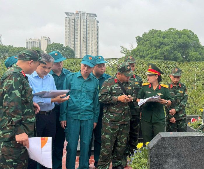 Bám sát từng khâu ở thực địa để bảo đảm công tác số hóa dữ liệu chính xác, hiệu quả. Ảnh: Mai Hoa