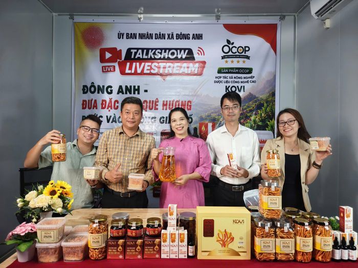 Một phiên livestream quảng bá sản phẩm ở xã Đông Anh. Ảnh: PV