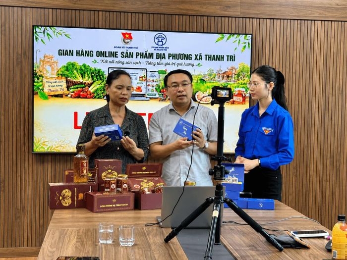 Gian hàng online sản phẩm địa phương xã Thanh Trì. Ảnh: PV