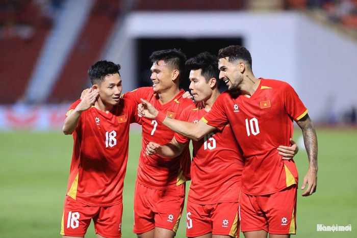 Chiến thắng 2-0 tại Rajamangala mang lại lợi thế lớn cho tuyển Việt Nam trước trận chung kết lượt về. Theo lịch thi đấu, hai đội sẽ tái đấu lúc 20 giờ ngày 26-8 trên sân Mỹ Đình để quyết định ngôi vô địch ASEAN Cup 2026. Ảnh: Minh Dân