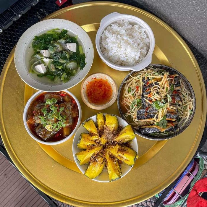 Cô cho rằng chỉ từ những thực phẩm quen thuộc, người nấu vẫn có thể tạo ra những bữa chay phong phú nếu biết thay đổi cách kết hợp và chế biến. "Hãy biến việc nấu ăn thành niềm vui, niềm hạnh phúc và trải nghiệm mới mẻ mỗi ngày", cô nói.