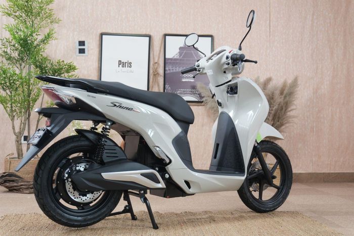 Shine vẫn sử dụng ắc quy thay vì pin lithium/LFP