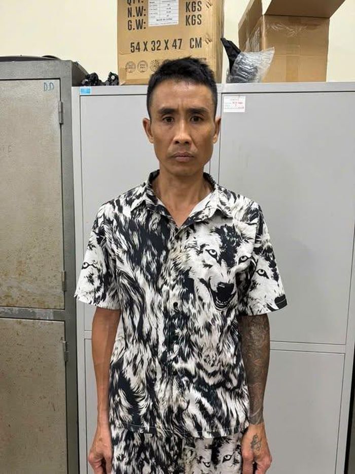 Đối tượng Nguyễn Khắc Tú tại cơ quan công an. Ảnh: CAHN