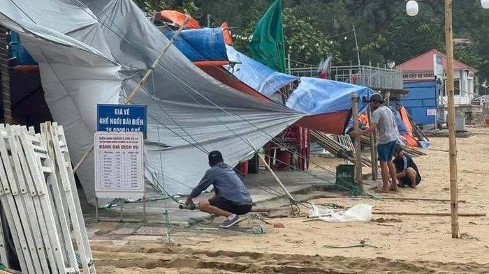 Khẩn trương ứng phó với tác động của bão số 4. Ảnh: H.T