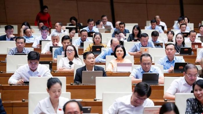 Các ĐBQH tham dự phiên thảo luận sáng 22/8. Ảnh: Media Quốc hội