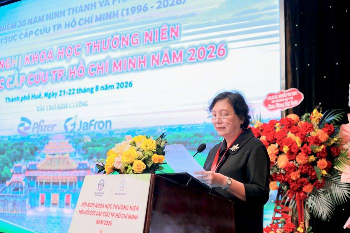 PGS.TS Phạm Thị Ngọc Thảo – Chủ tịch Hội Hồi sức cấp cứu TP. Hồ Chí Minh phát biểu. Ảnh: BVCR