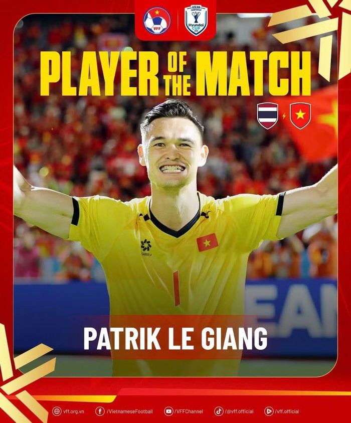 Thủ thành Lê Giang Patrik nhận danh hiệu Cầu thủ xuất sắc nhất trận đấu giữa ĐT Thái Lan và ĐT Việt Nam tại Chung kết lượt đi ASEAN Cup 2026. (Ảnh: VFF)