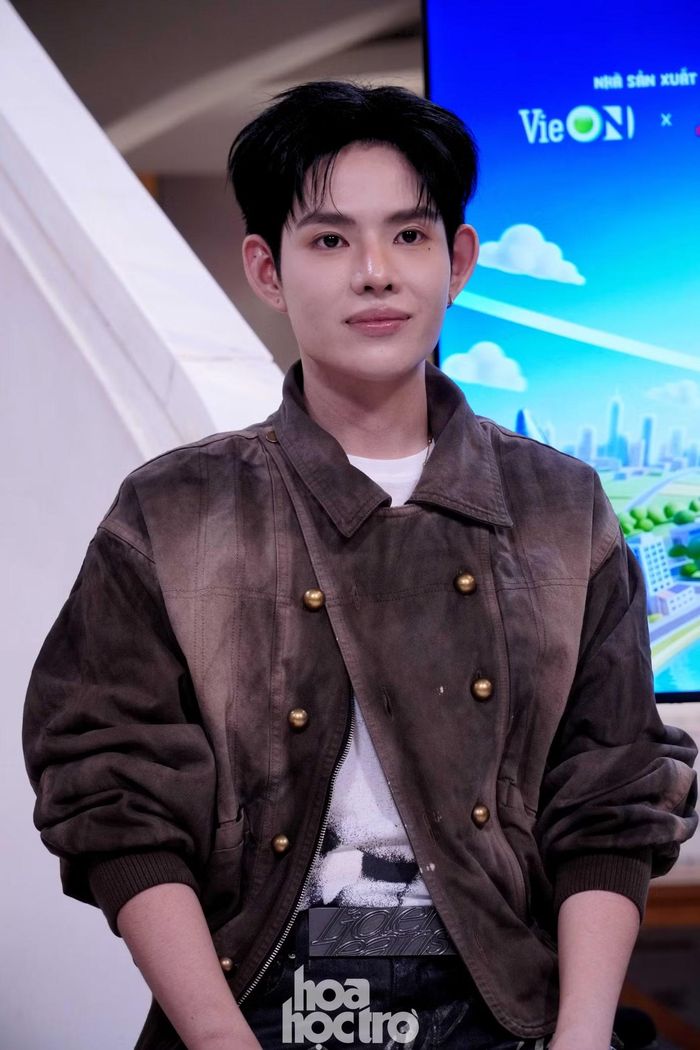 DILLAN trong buổi giao lưu với khán giả tối 22/8.