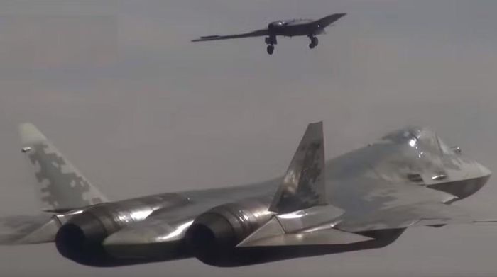 UAV đang ngày càng trở thành một thành phần quan trọng trong chiến sự Nga - Ukraine. Những đợt tập kích có thể sử dụng hàng trăm phương tiện cùng lúc, trong khi các UAV mới được cải tiến về tốc độ và khả năng xuyên phá phòng không.