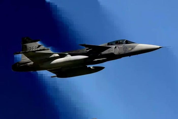 Trước đó vào tháng 2/2025, tạp chí Military từng đưa tin về việc Thụy Điển có kế hoạch mua và tích hợp tên lửa hành trình Taurus KEPD 350 lên máy bay chiến đấu JAS 39 Gripen C.