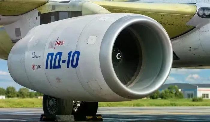 New Delhi từng nhận xét phiên bản cơ sở 100 chỗ ngồi của máy bay SJ-100 là quá nhỏ so với thị trường hàng không vốn đã quá tải của họ. Các hãng bay nội địa cần một biến thể kéo dài với 120 - 130 chỗ ngồi, tương tự đối thủ cạnh tranh Embraer đến từ Brazil.