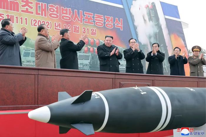 Những bình luận này được đưa ra trong bối cảnh Tổng thống Trump đang nỗ lực nối lại đối thoại với Chủ tịch Kim Jong-un, sau khi ông ra lệnh giảm quy mô các cuộc tập trận quân sự chung giữa Mỹ và Hàn Quốc, được mô tả là hành động thù địch đối với Triều Tiên.