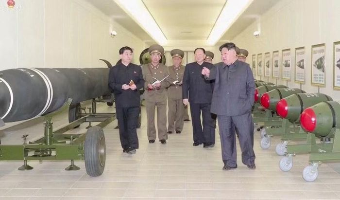 Ngày 15/8, Tổng thống Hàn Quốc Lee Jae-myung đã kêu gọi Triều Tiên tham gia đàm phán để đảm bảo chung sống hòa bình và thay thế thỏa thuận đình chiến bằng một "chế độ hòa bình" toàn diện.