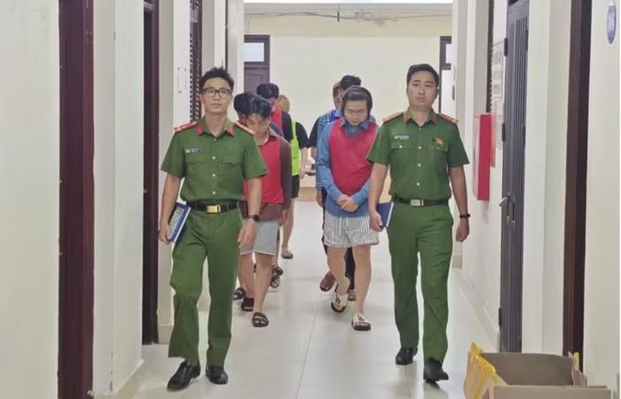 Phạm Tuấn, 25 tuổi, quê Bắc Ninh, từng được biết đến với hình ảnh “đàn em” của Khá Bảnh bị bắt cùng đồng phạm