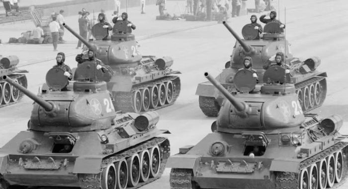 Tuy nhiên, không nên hiểu rằng T-34 đã khiến quân Đức bất lực trên chiến trường. Năm 1941, Hồng quân có nhiều vấn đề nghiêm trọng về chỉ huy, liên lạc và hậu cần. Nhiều kíp xe T-34 chưa được huấn luyện đầy đủ.