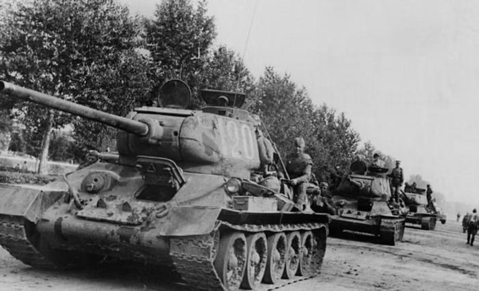 Quan trọng hơn, T-34 có thể được sản xuất với số lượng rất lớn. Trong điều kiện chiến tranh tổng lực, đây là lợi thế đặc biệt quan trọng.