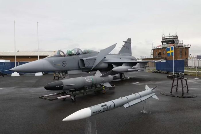"Các hợp đồng cung cấp máy bay chiến đấu nước ngoài gồm Gripen và Rafale cho Không quân Ukraine quy định việc sản xuất và sửa chữa phải được thực hiện trong nước".