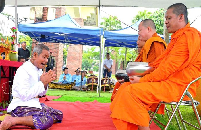 Nghi thức cúng dừa là một trong những nét đặc trưng của Lễ hội Thắk Côn.