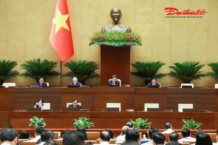 Chủ tọa điều hành phiên họp