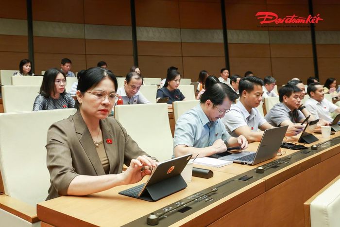 Phó Chủ tịch - Tổng Thư ký UBTƯ MTTQ Việt Nam Hà Thị Nga tham dự phiên họp