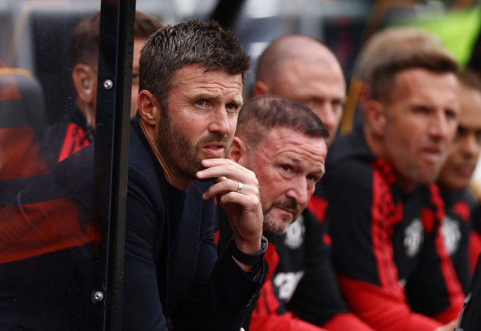  Michael Carrick giúp MU tiến bộ rõ rệt trong nửa cuối mùa trước, nhưng thất bại trước Hull cho thấy quá trình hồi sinh vẫn còn xa mới hoàn tất. 