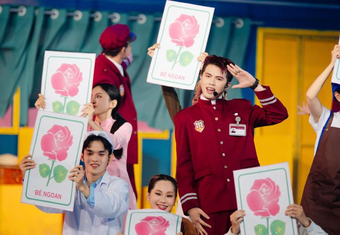 Nhỏ xíu nhỏ xiu giành chiến thắng ở màn Truy kích.