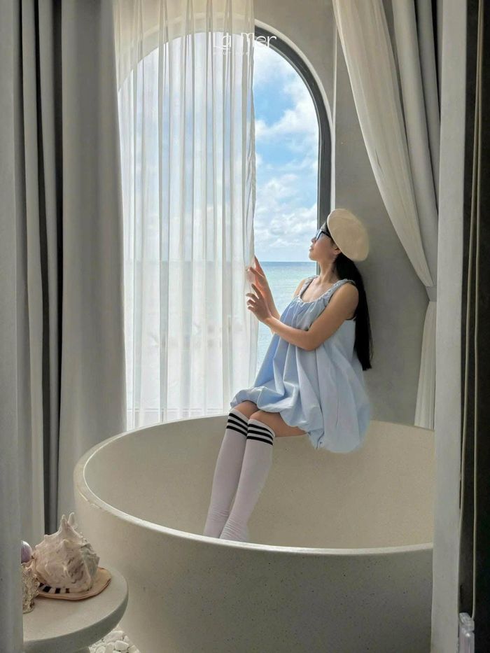 Phòng nghỉ có view biển tại cơ sở lưu trú của Lê Huyền. Ảnh: Lê Huyền.