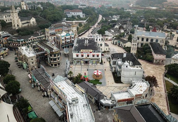  Một phim trường mô phỏng cảnh đường phố Hong Kong tại Hoành Điếm. Ảnh: VCG. 