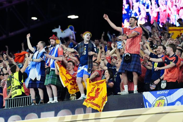  Người hâm mộ Scotland ăn mừng sau chiến thắng 1-0 trước Haiti trong trận đấu thuộc bảng C FIFA World Cup 2026. Ảnh: PA. 
