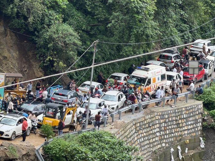  Tình trạng ùn tắc trên tuyến đường dẫn tới Mussoorie thúc đẩy giới chức Ấn Độ xây dựng tuyến cáp treo mới. Ảnh: Garhwal Post. 
