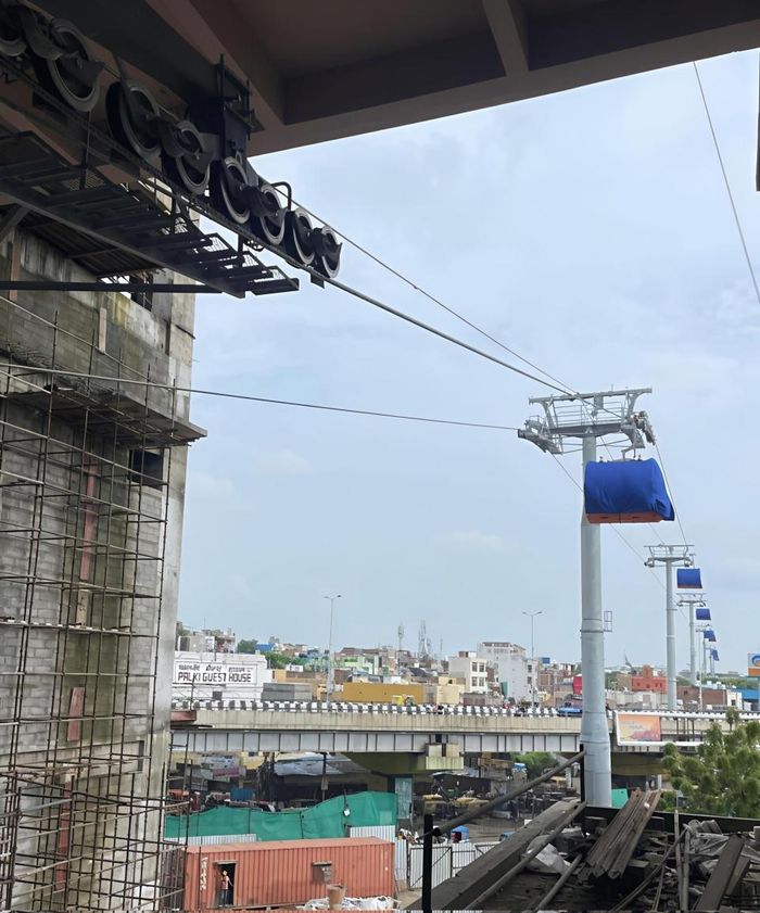  Dự án cáp treo tại Varanasi trong giai đoạn thi công. Ảnh: X/lucknow_index. 
