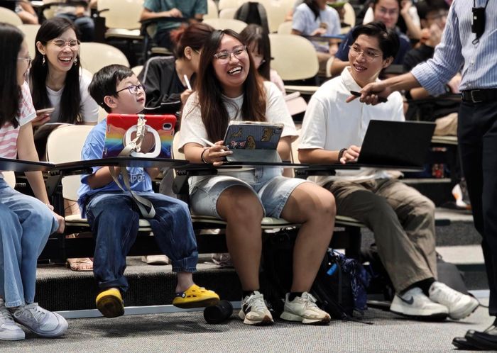 Theodore Kwan trong giảng đường Đại học Công nghệ Nanyang. Ảnh: NTU.