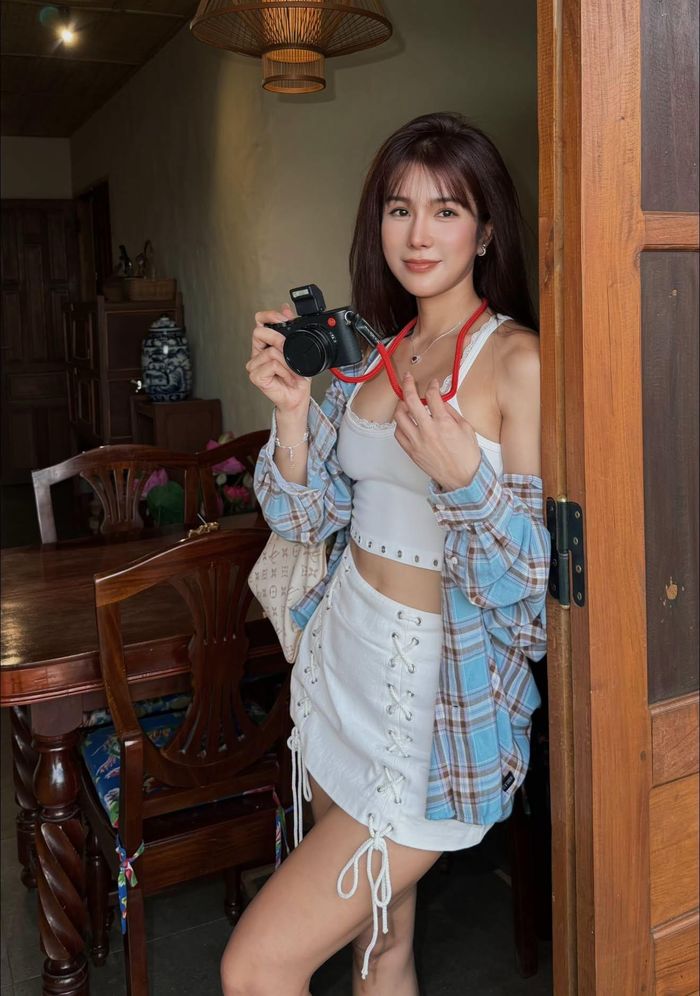 Thời gian gần đây, Diệp Lâm Anh được cho là hẹn hò Phạm Kiên (sinh năm 2000). Anh tốt nghiệp ngành Diễn viên Sân khấu Kịch, Đại học Sân khấu và Điện ảnh Hà Nội. Phạm Kiên cao 1,85 m, sở hữu ngoại hình nam tính, gương mặt góc cạnh và vóc dáng săn chắc nhờ duy trì tập luyện.
