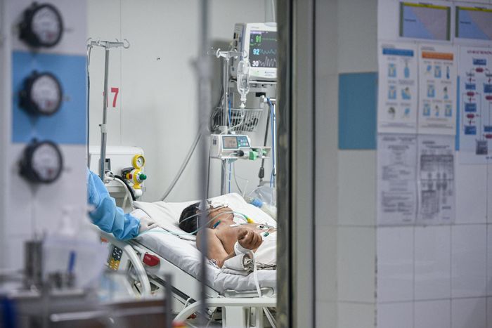 Bệnh nhân HIV nhập viện khi đã ở giai đoạn muộn. Ảnh minh hoạ: Duy Hiệu.