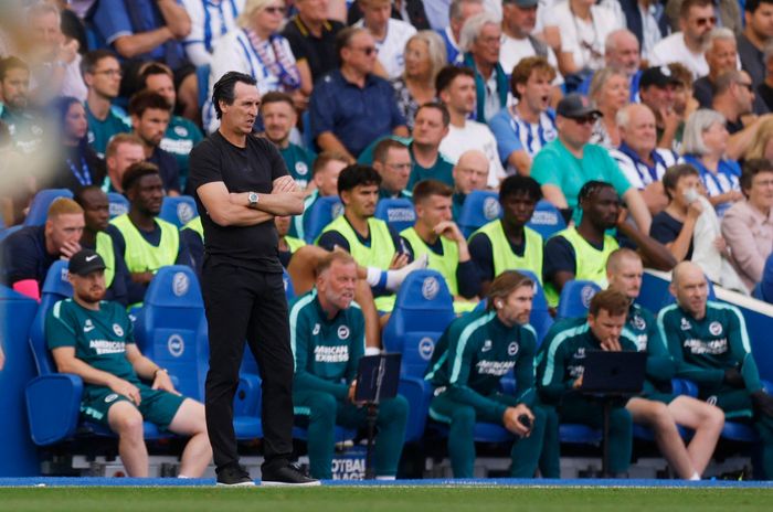 Thầy trò Unai Emery thảm bại ngày ra quân Premier League.