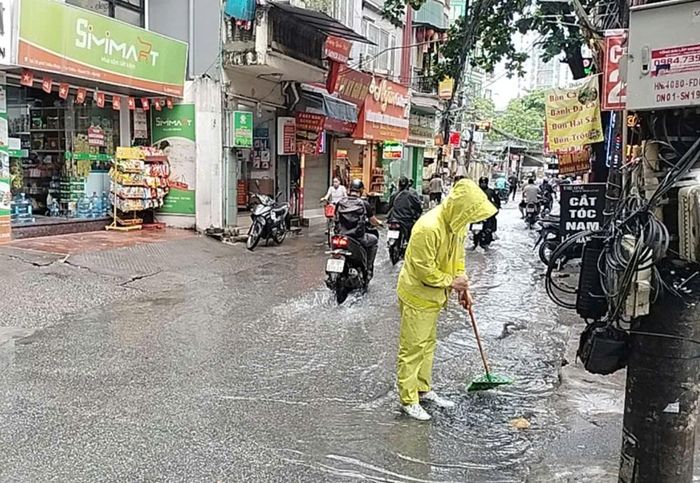 Các đơn vị thoát nước duy trì tổ chức ứng trực hiện trường 24/24 giờ đến hết thời gian ảnh hưởng của bão