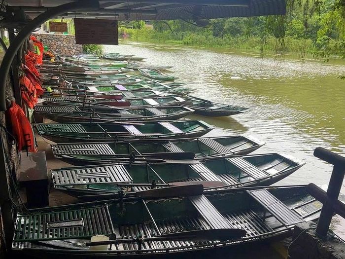 Khu du lịch sinh thái Thung Nham đã tạm dừng hoạt động tham quan Hang Bụt và Động Tiên Cá từ ngày 21.8 để đảm bảo an toàn cho du khách