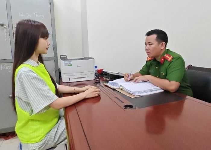Nguyễn Thị Hương tại buổi làm việc với cơ quan chức năng. Ảnh: Công an Hà Nội