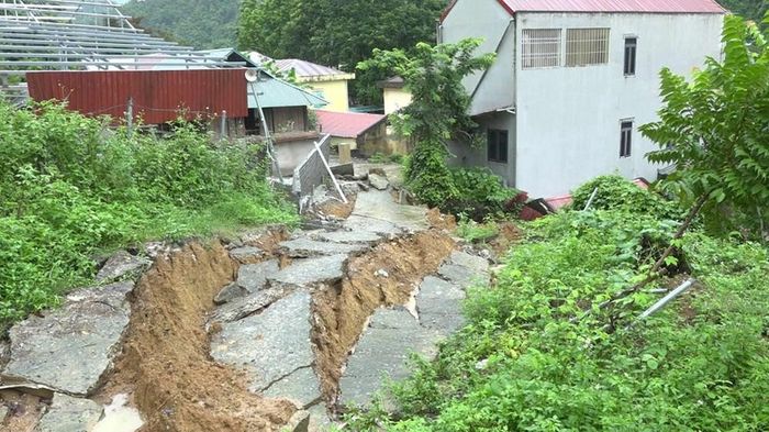Điểm sạt lở tại bản Thanh Sơn đang có nguy cơ tiếp tục sạt lở cao