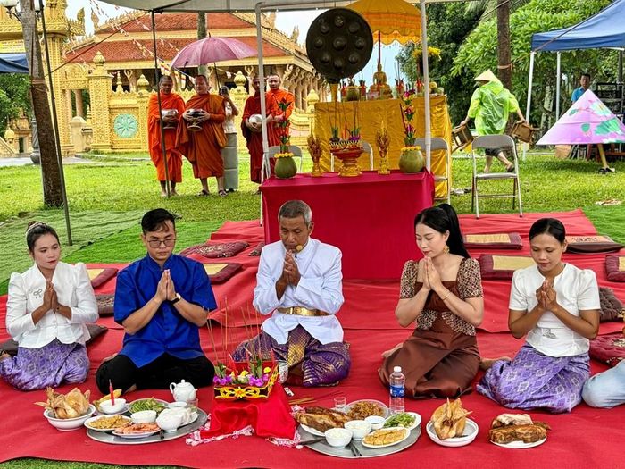 Lễ hội Thắk Côn là nghi lễ truyền thống đặc sắc của cộng đồng Khmer Nam Bộ, mang ý nghĩa cầu quốc thái dân an, mưa thuận gió hòa, mùa màng bội thu và thể hiện tinh thần đoàn kết cộng đồng