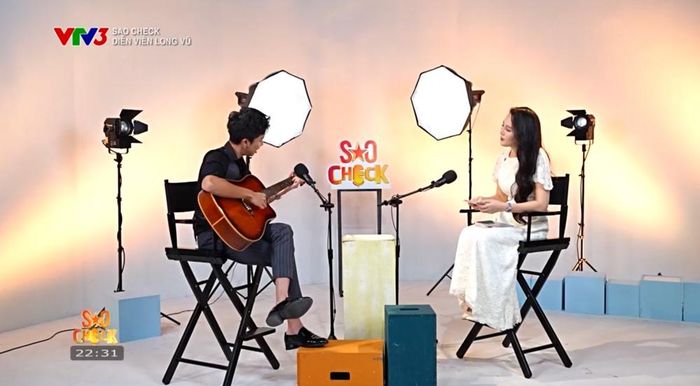 Long Vũ chơi đàn trong "Sao check"