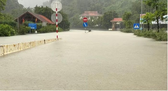 Lượng mưa lớn kéo dài trong 3 ngày qua tại Quảng Ninh khiến một số nơi ngập lụt