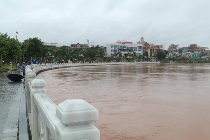 Nước sông Kỳ Cùng đạt trên mức báo động III, thời điểm sáng 23/8/2026. Ảnh: Quang Duy – TTXVN
