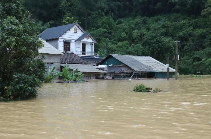Vùng thấp, trũng của xã Tân Đoàn, tỉnh Lạng Sơn bị cô lập do cơn bão số 4. Ảnh: Anh Tuấn – TTXVN