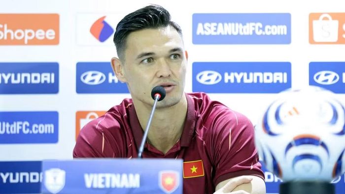 Thủ thành Lê Giang Patrik tại buổi họp báo. (Ảnh: VFF)