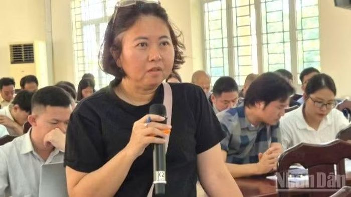 Đại diện Công ty Trách nhiệm hữu hạn cao su Thành Lễ giải trình nguyên nhân dẫn đến các chỉ số quan trắc bất thường thời gian qua.